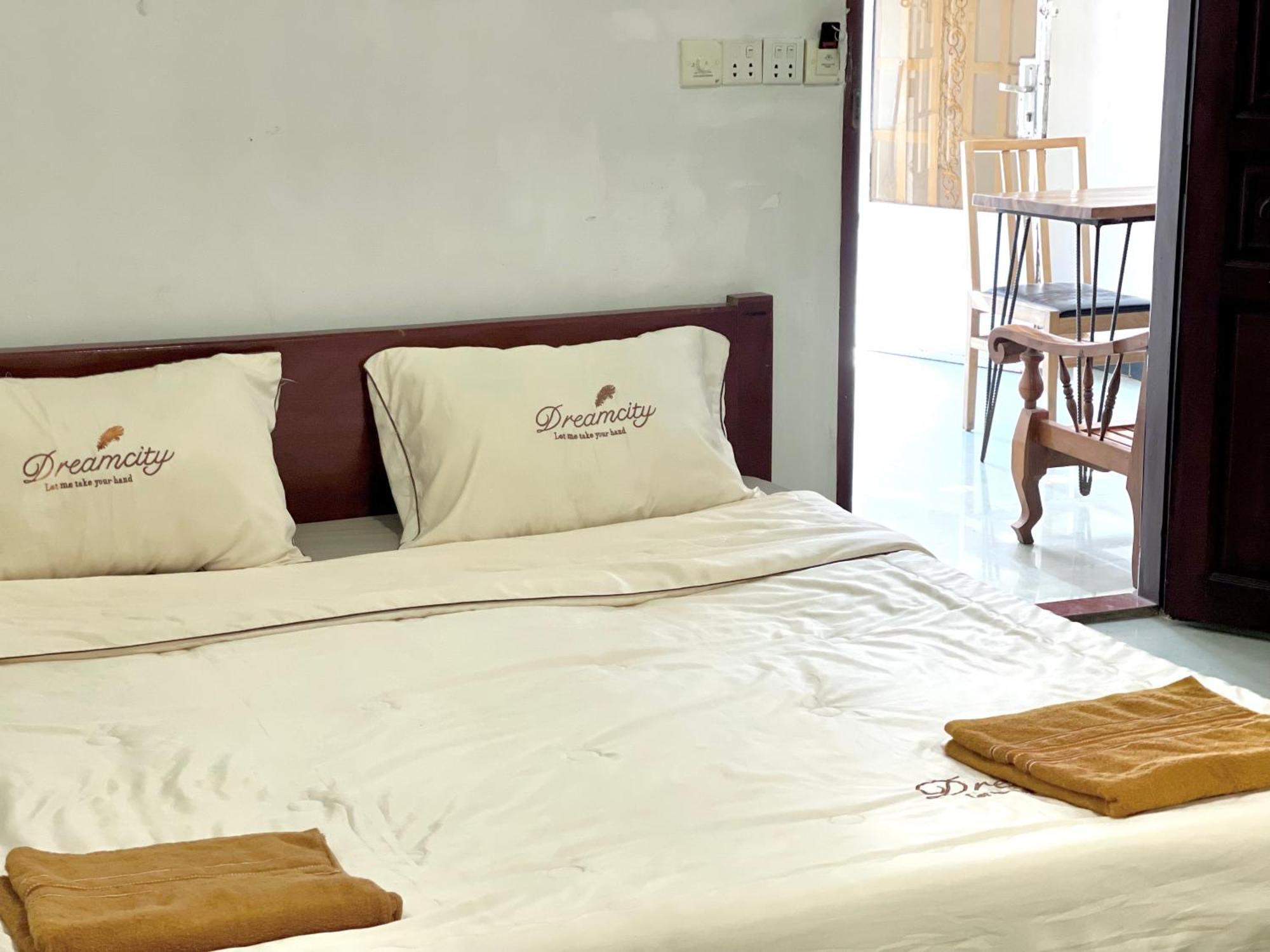 Rs Central Apartments - 200M To Royal Palace Phnom Penh Exterior foto