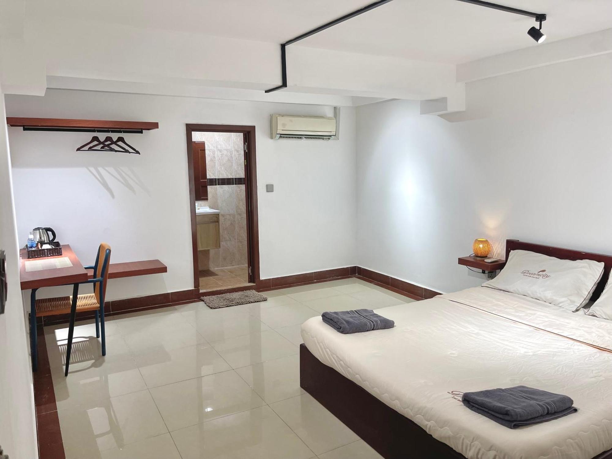 Rs Central Apartments - 200M To Royal Palace Phnom Penh Exterior foto